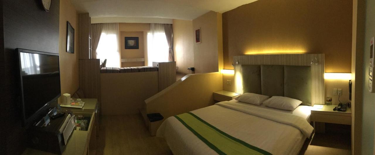 Hotel Wisata Niaga Purwokerto Exterior photo